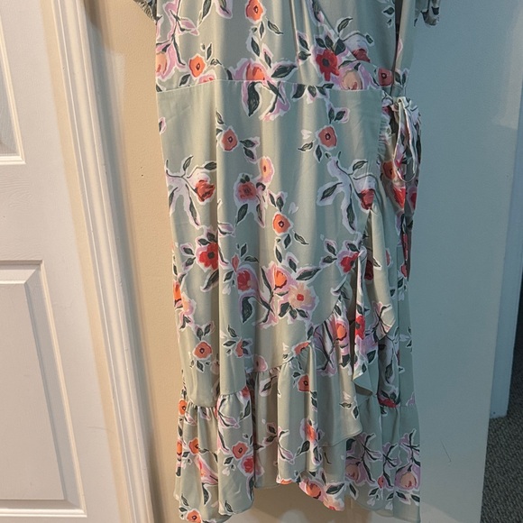 LC Lauren Conrad Green Wrap Floral Midi Dress - Picture 4 of 9